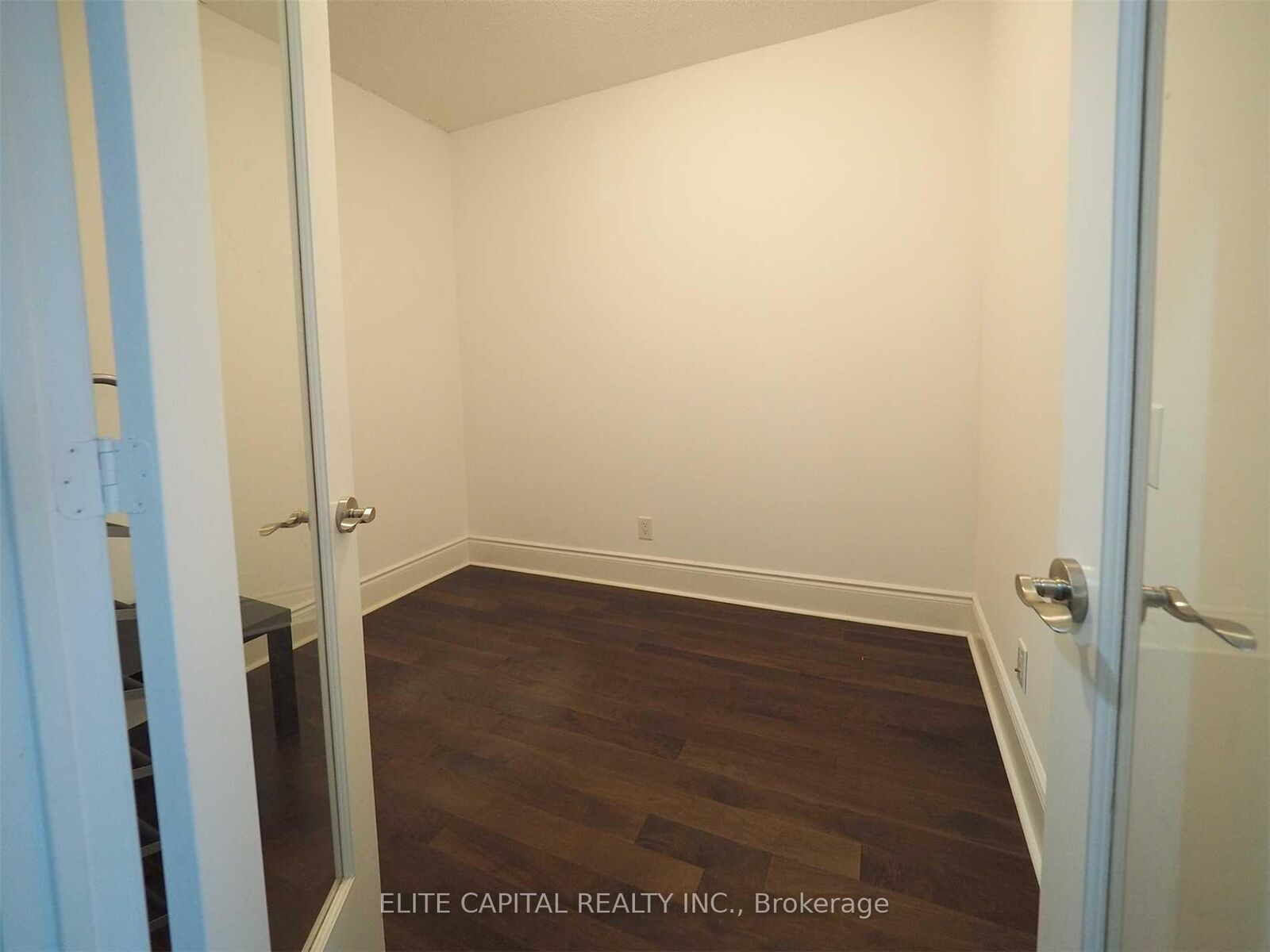 Property Photo: 25 Greenview Avenue 1623 ON M2M 0A5