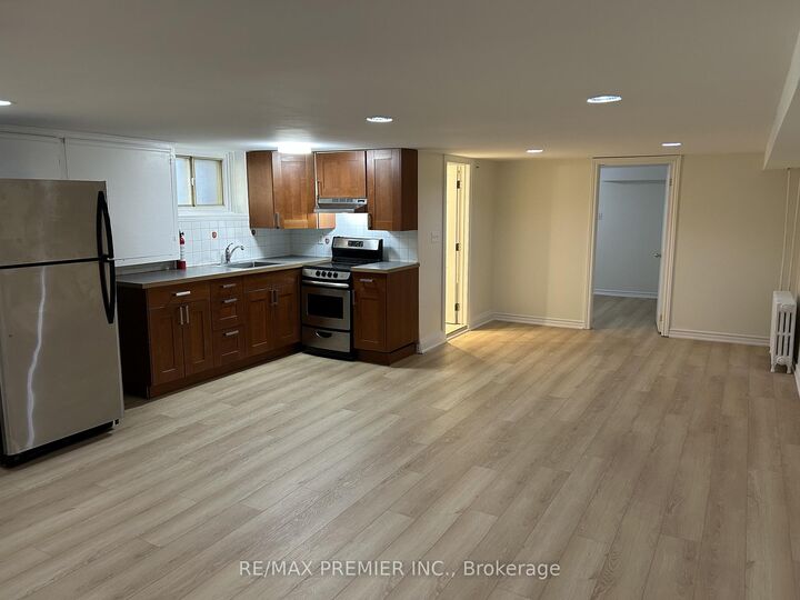 Photo de la propriété:  1342 Pape Avenue G  ON M4K 3X2 