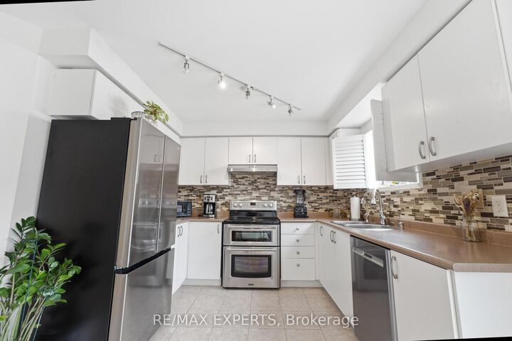 Property Photo: 16 Piazza Crescent ON L4H 2C8
