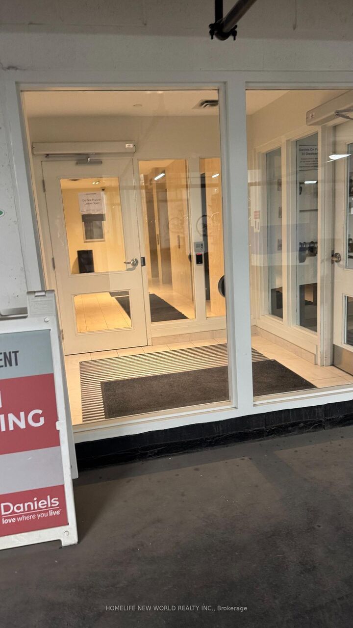 Property Photo:  10 Oak Street 1609  ON M5A 0Z1 