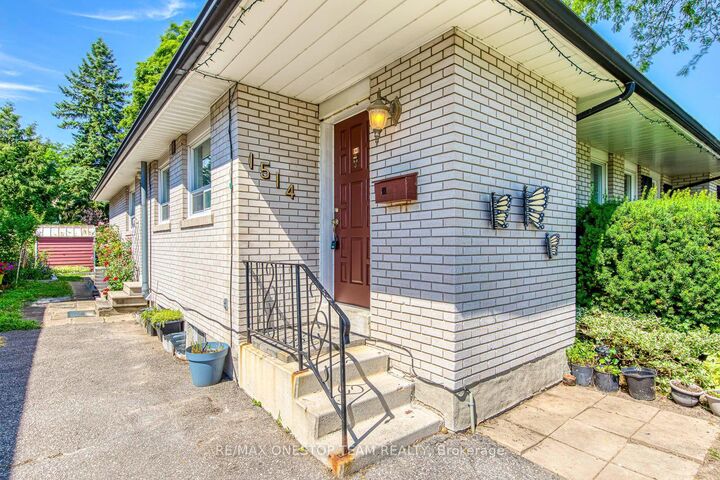 Property Photo:  1514 Swanage Crescent  ON L5J 3N8 