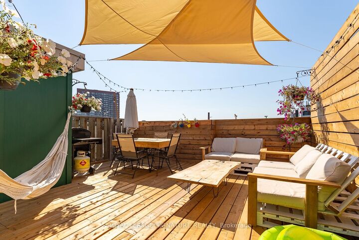 Property Photo:  28 Laidlaw Street 1612  ON M6K 1X2 
