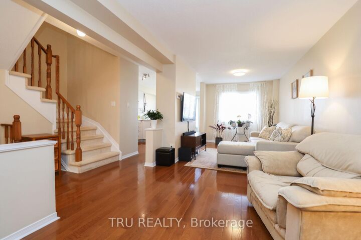 Property Photo:  186 Daventry Crescent  ON K2J 4N1 