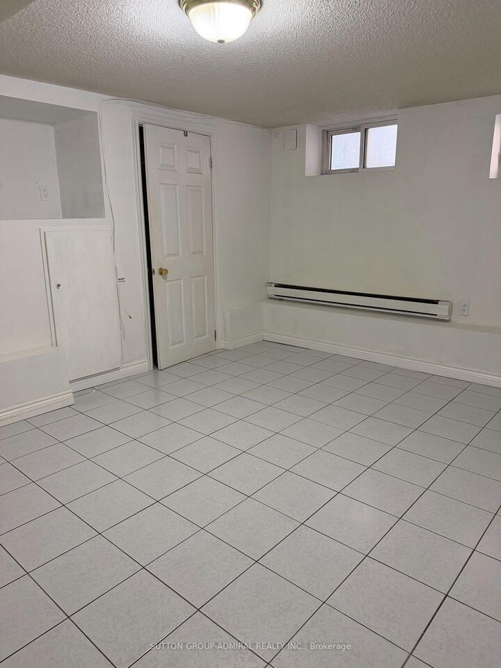 Property Photo: 1188 Avenue Road B ON M5N 2G1