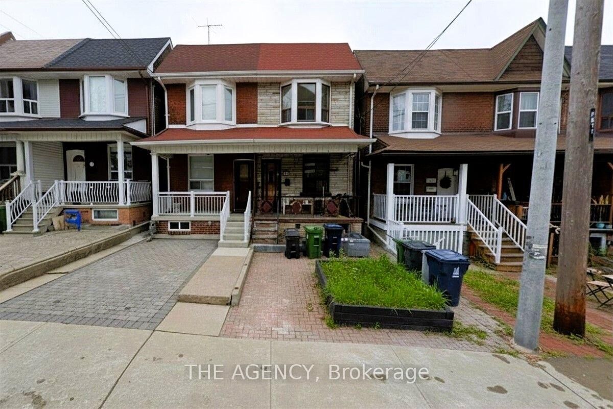 Property Photo: 613 Delaware Avenue N #Upper ON M6H 2V3