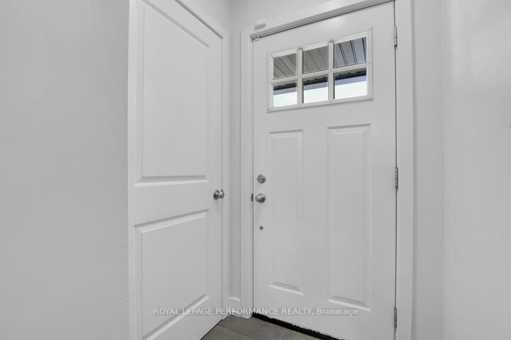 Property Photo:  30 Whitcomb Crescent  ON K7A 0C2 