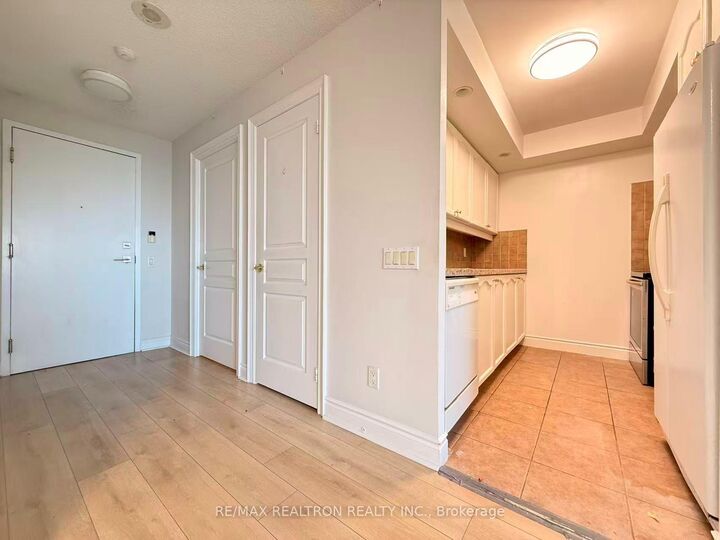 Property Photo:  10 Northtown Way 2708  ON M2N 7L4 