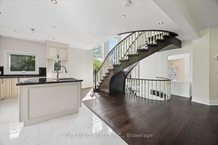 Property Photo: 156 Duncan Road ON L4C 6J8
