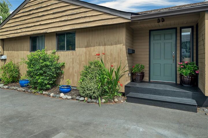 Property Photo: 221 Hilchey Rd BC V9W 1P5