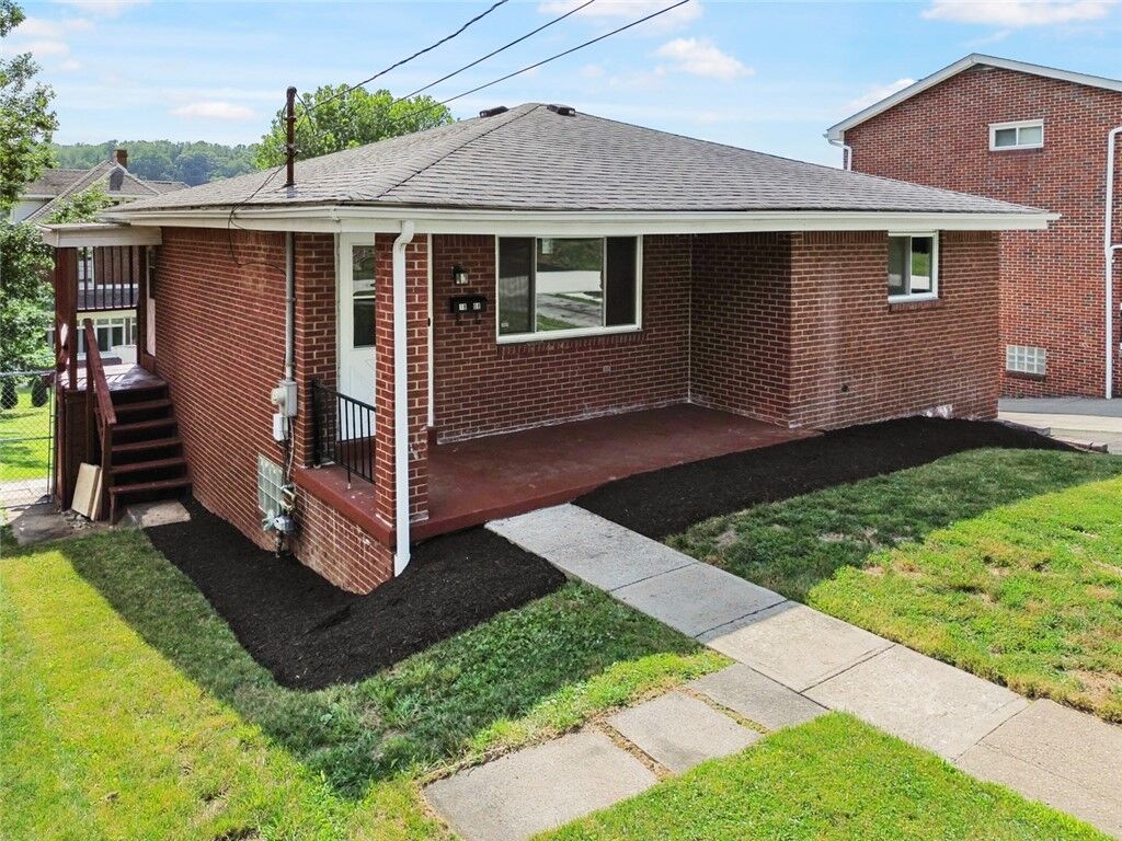 Property Photo:  1808 Vermont Ave  PA 15131 