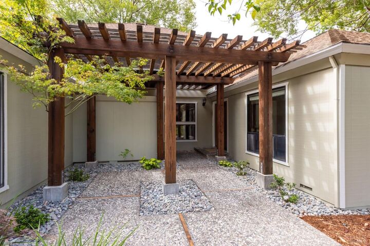 Property Photo:  500 Los Arboles Way  CA 95403 