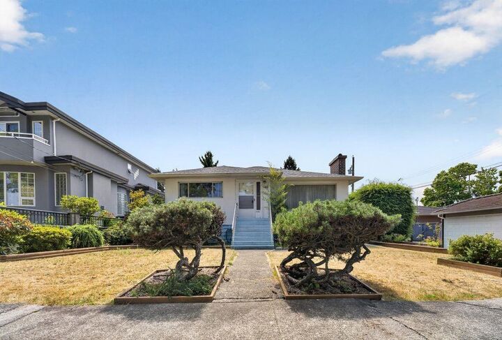 Property Photo: 3126 Waverley Avenue BC V5S 1G2