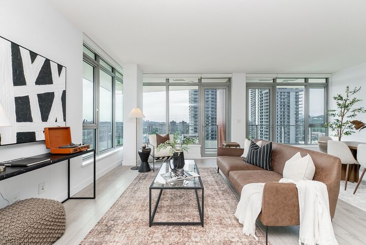 518 Whiting Way 1801 — photo 1