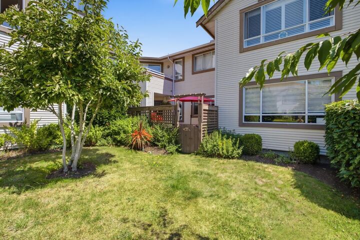 Property Photo: 15991 Thrift Avenue 219 BC V4B 2M9