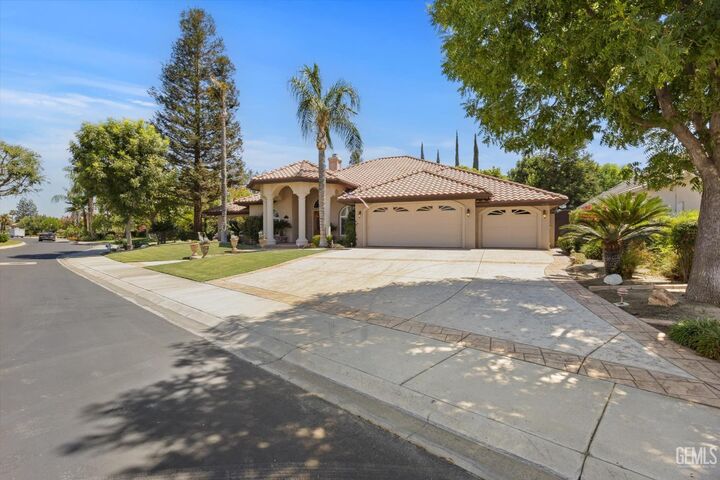 Property Photo:  4618 Islands Drive  CA 93312 