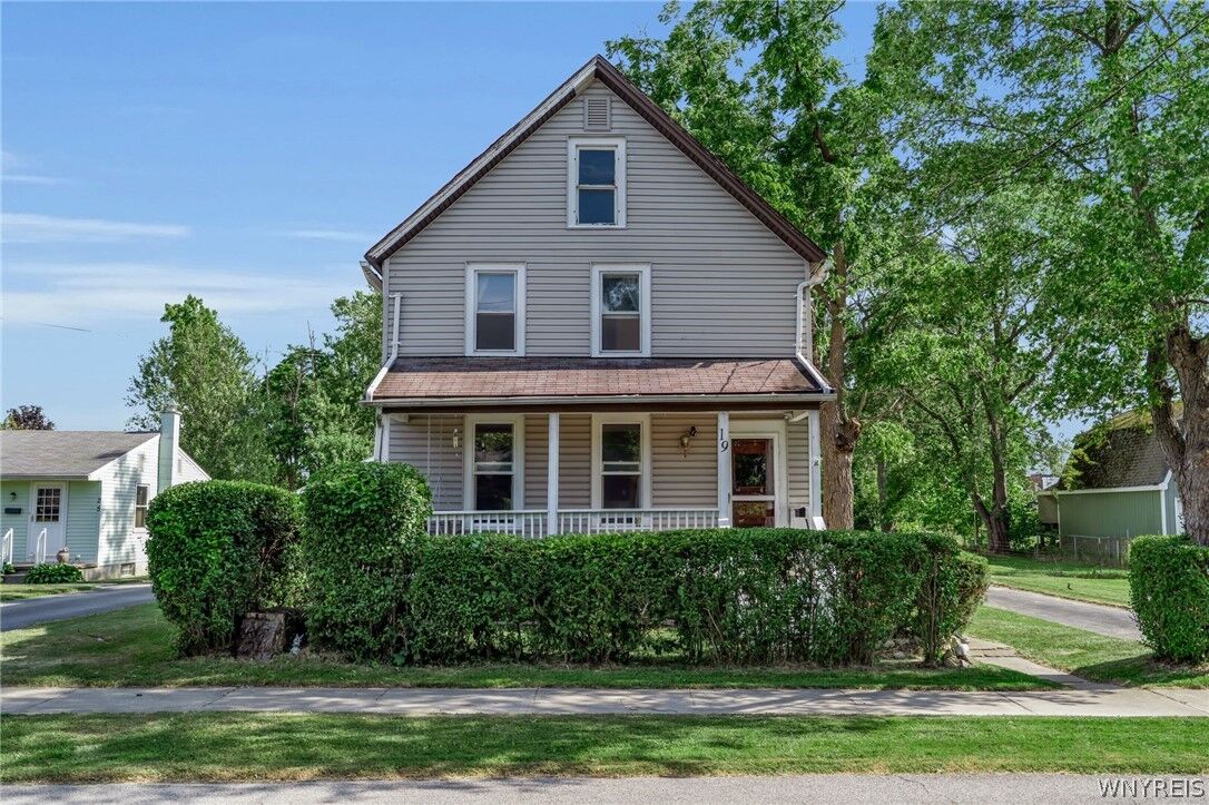 Property Photo:  19 Little Place  NY 14043 