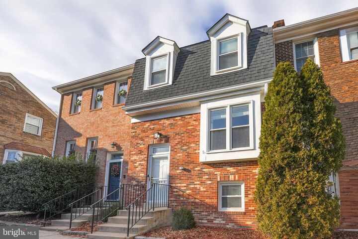 Property Photo: 3848 Brighton Court VA 22305