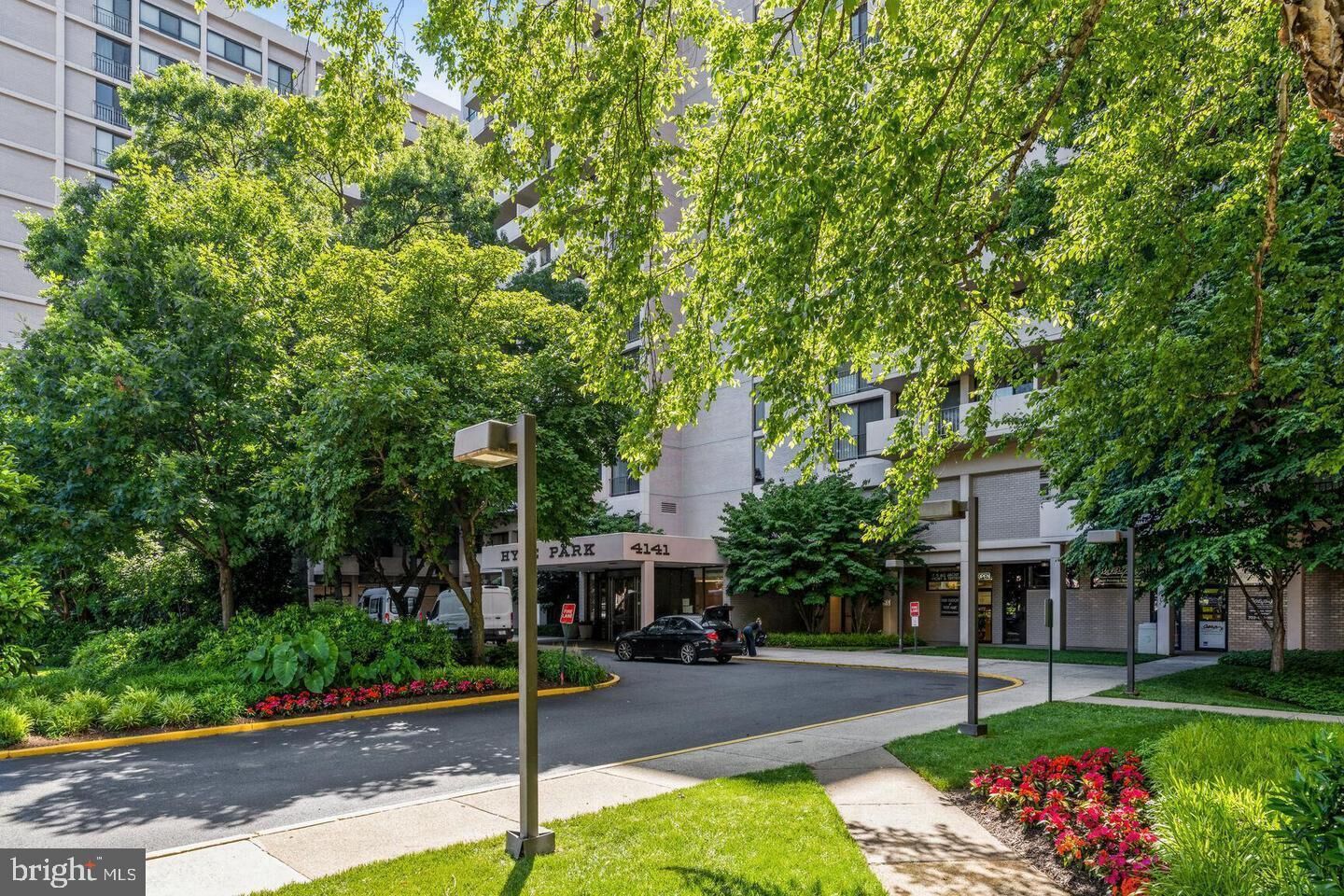 Property Photo: 4141 Henderson Road 1009 VA 22203
