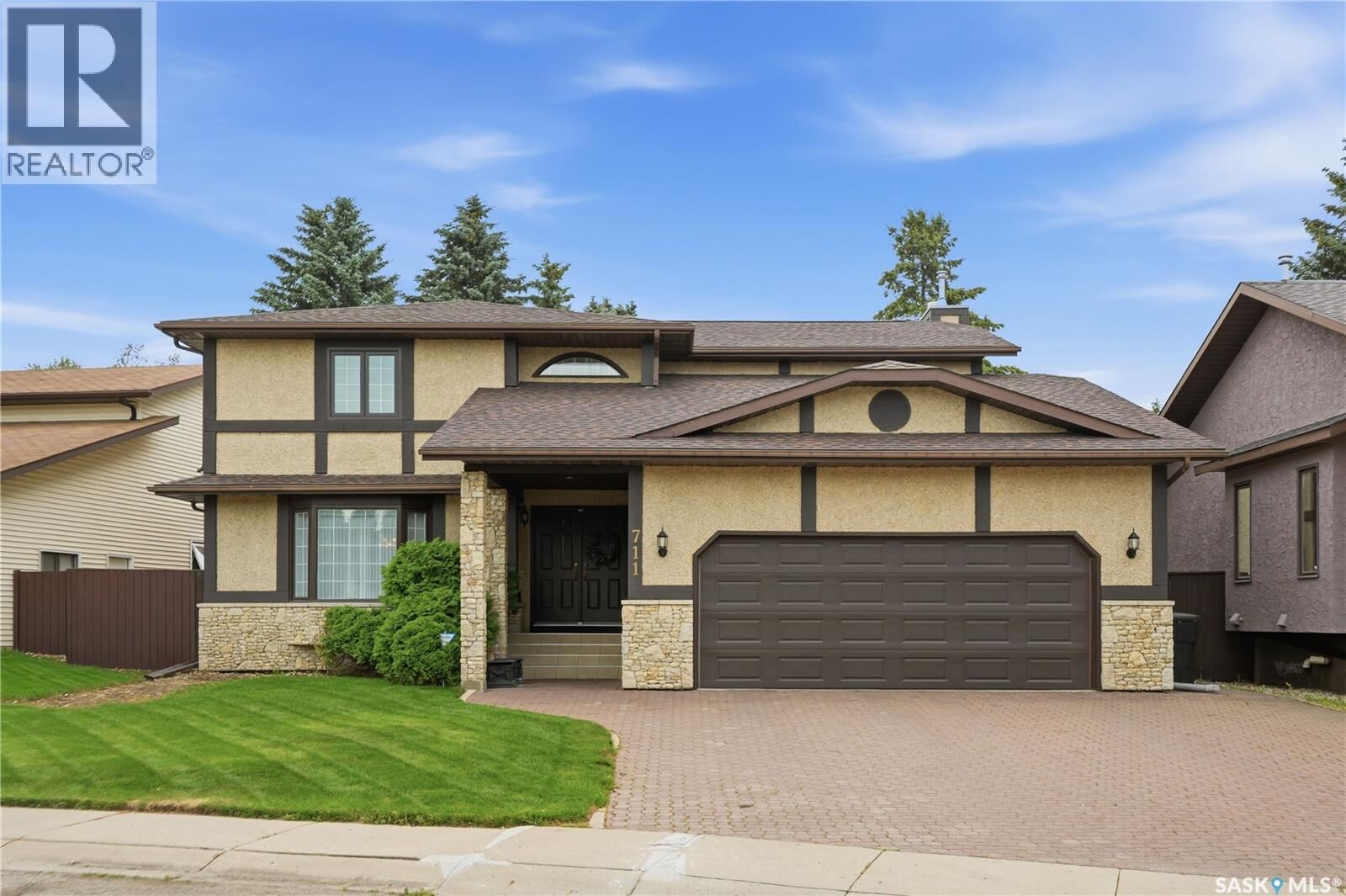 Property Photo: 711 Whitewood Court SK S7J 4K5