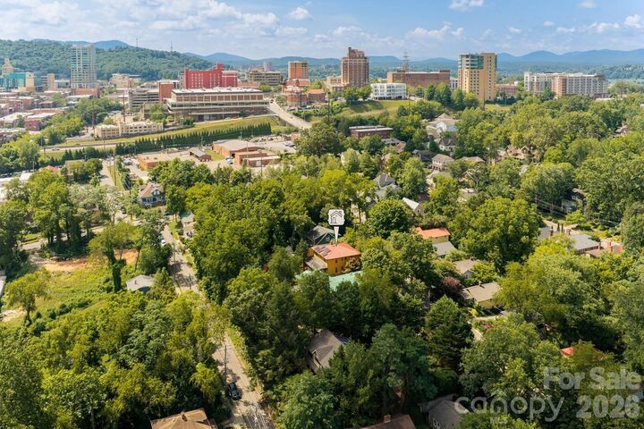 Property Photo: 3 Woodlawn Avenue NC 28801