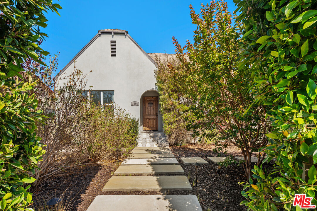 Property Photo: 1656 S Genesee Ave CA 90019