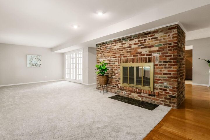 Property Photo:  911 Manor Lane  OH 43221 