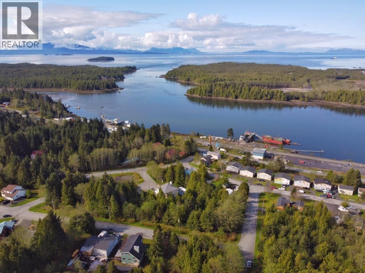 Property Photo:  916 Jubilee Drive  BC V0V 1G0 