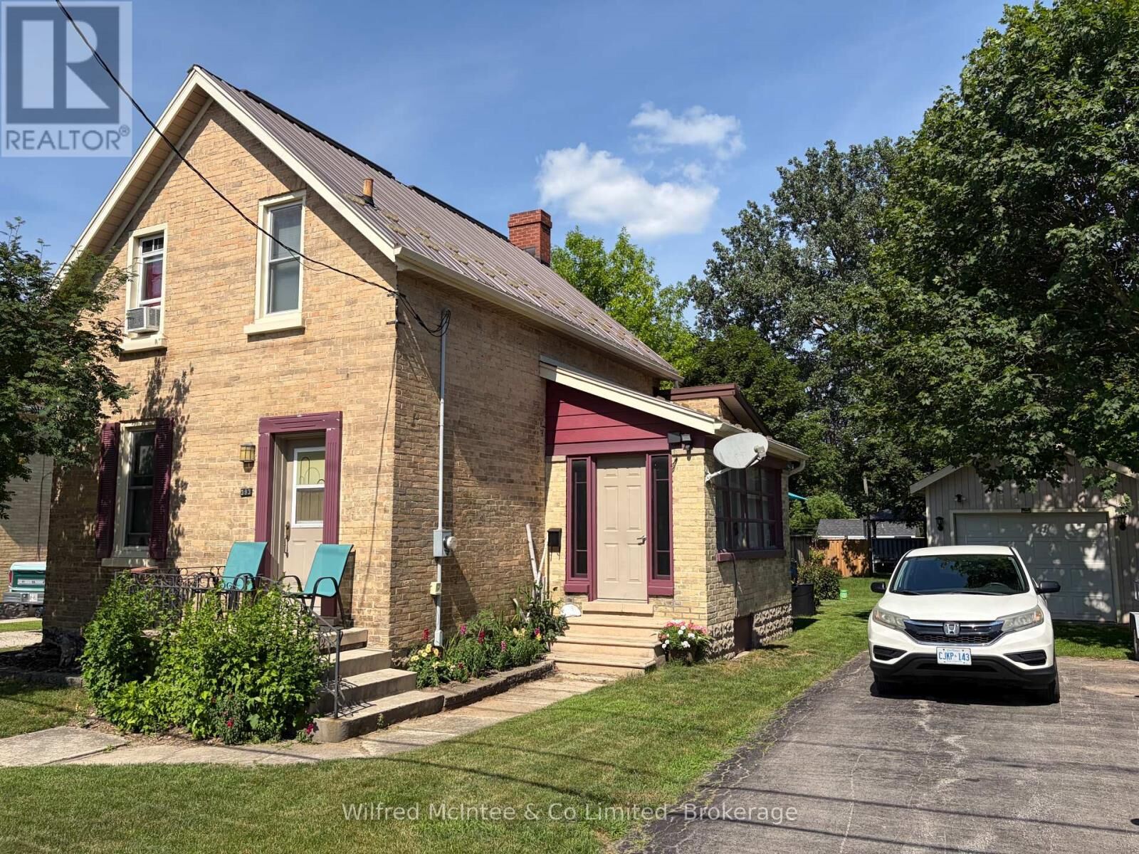 Property Photo:  393 7th Avenue  ON N4N 2J1 