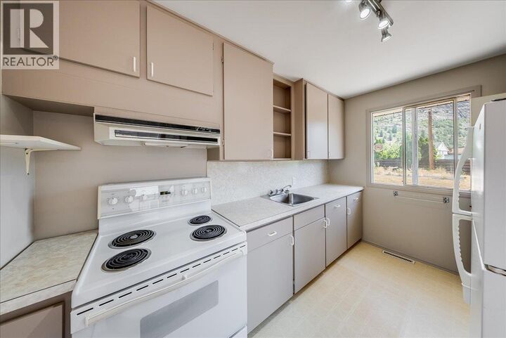 Property Photo:  706 Hermia Crescent  BC V1R 1B4 