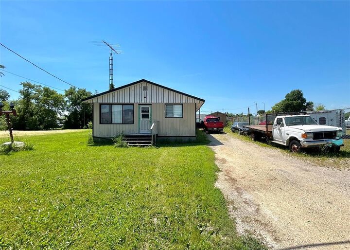Property Photo:  622 Morris Avenue  MB R1A 1A9 