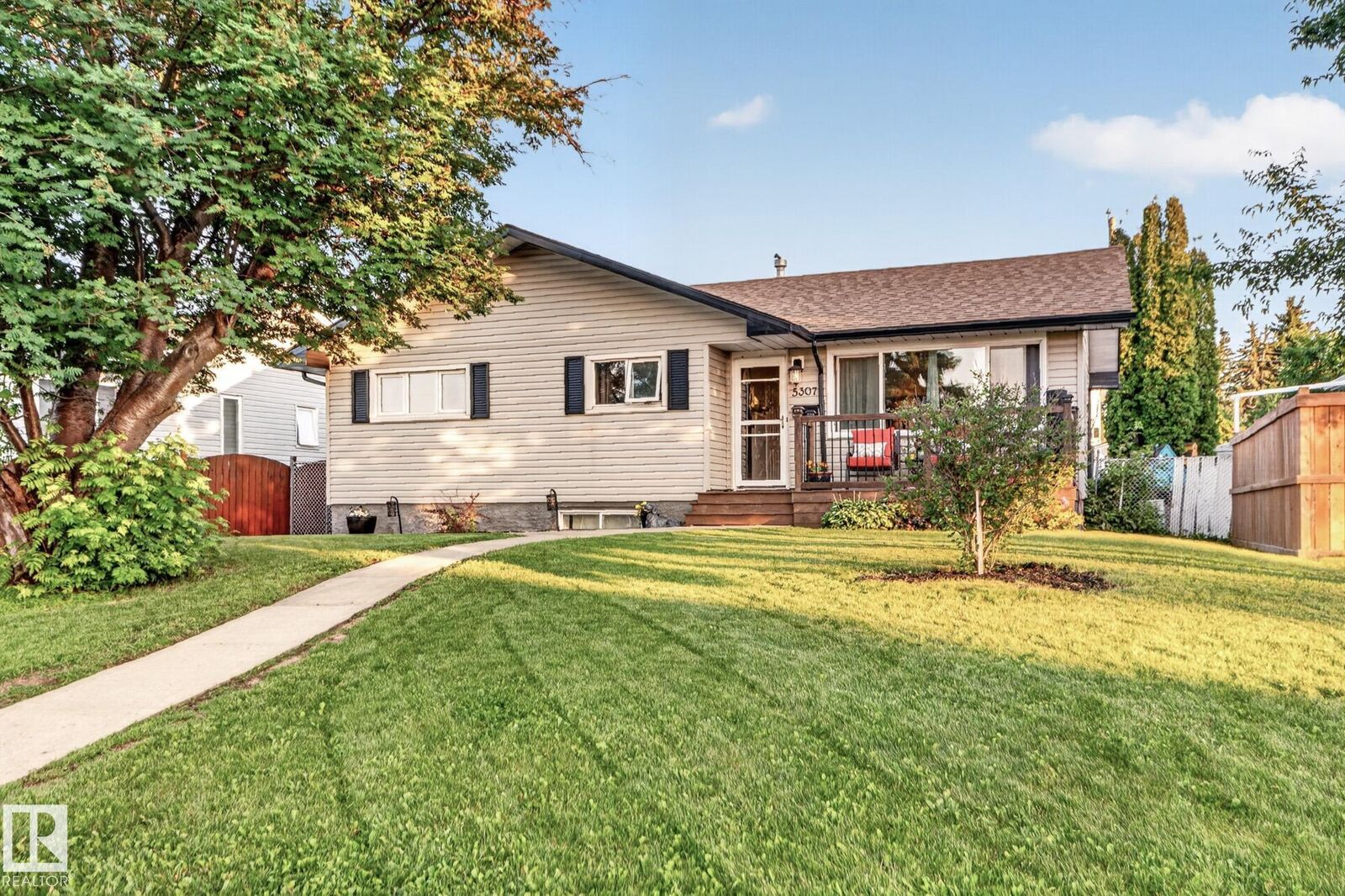 Property Photo: 5307 104 Avenue NW AB T6A 0X7