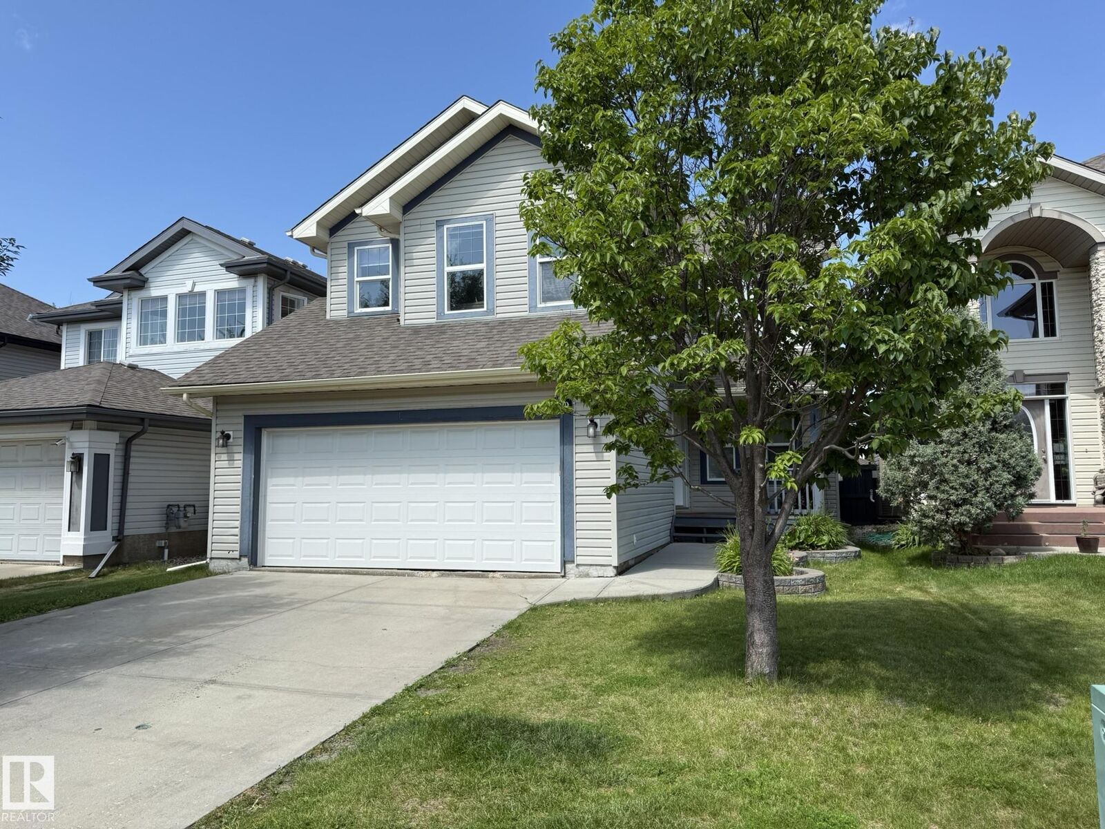 Property Photo:  1820 Robertson Crescent SW  AB T6W 1N8 