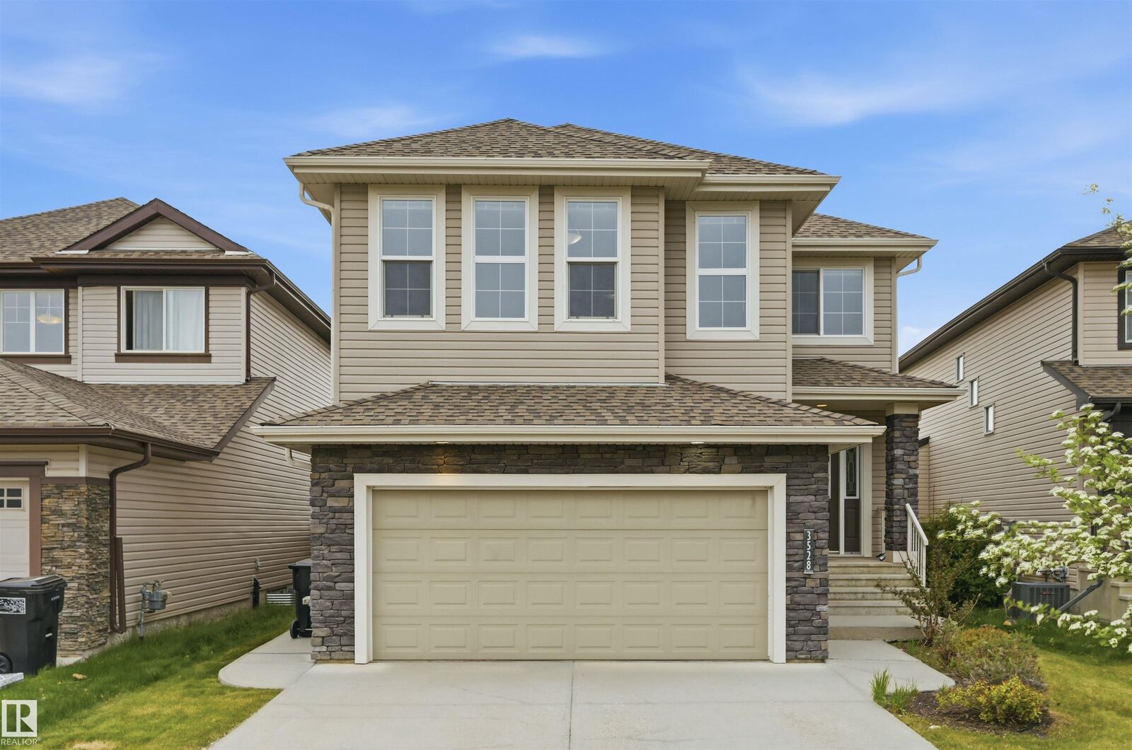 Property Photo: 3528 Claxton Crescent SW AB T6W 0Z6