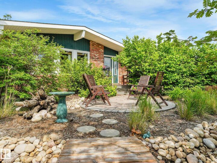 Property Photo: 32 Malvern Drive AB T8A 3S2