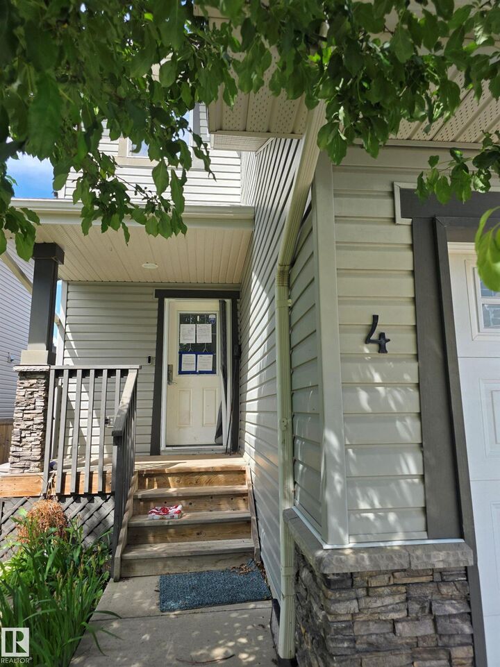 Property Photo: 4 Springwood Way AB T7X 1L4