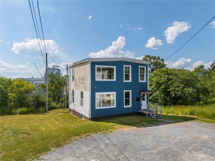 Property Photo:  425 Douglas Avenue  NB E2K 1E7 