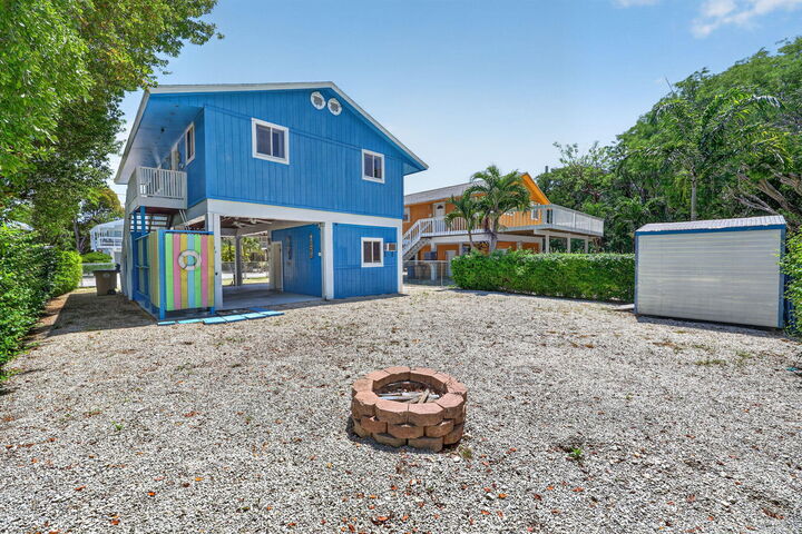 Property Photo: 414 N Mahogany Avenue FL 33037