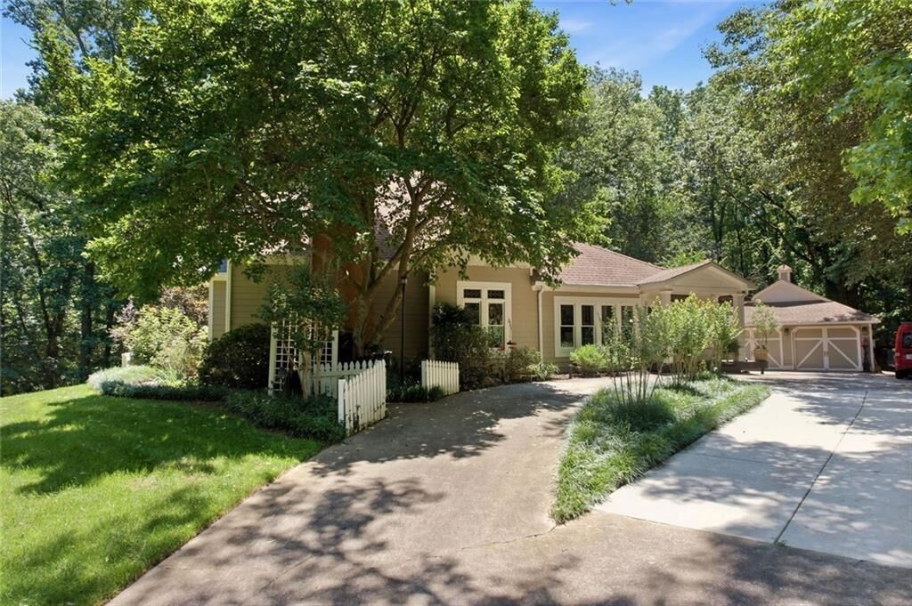 Property Photo: 1042 Bailey Road GA 30188