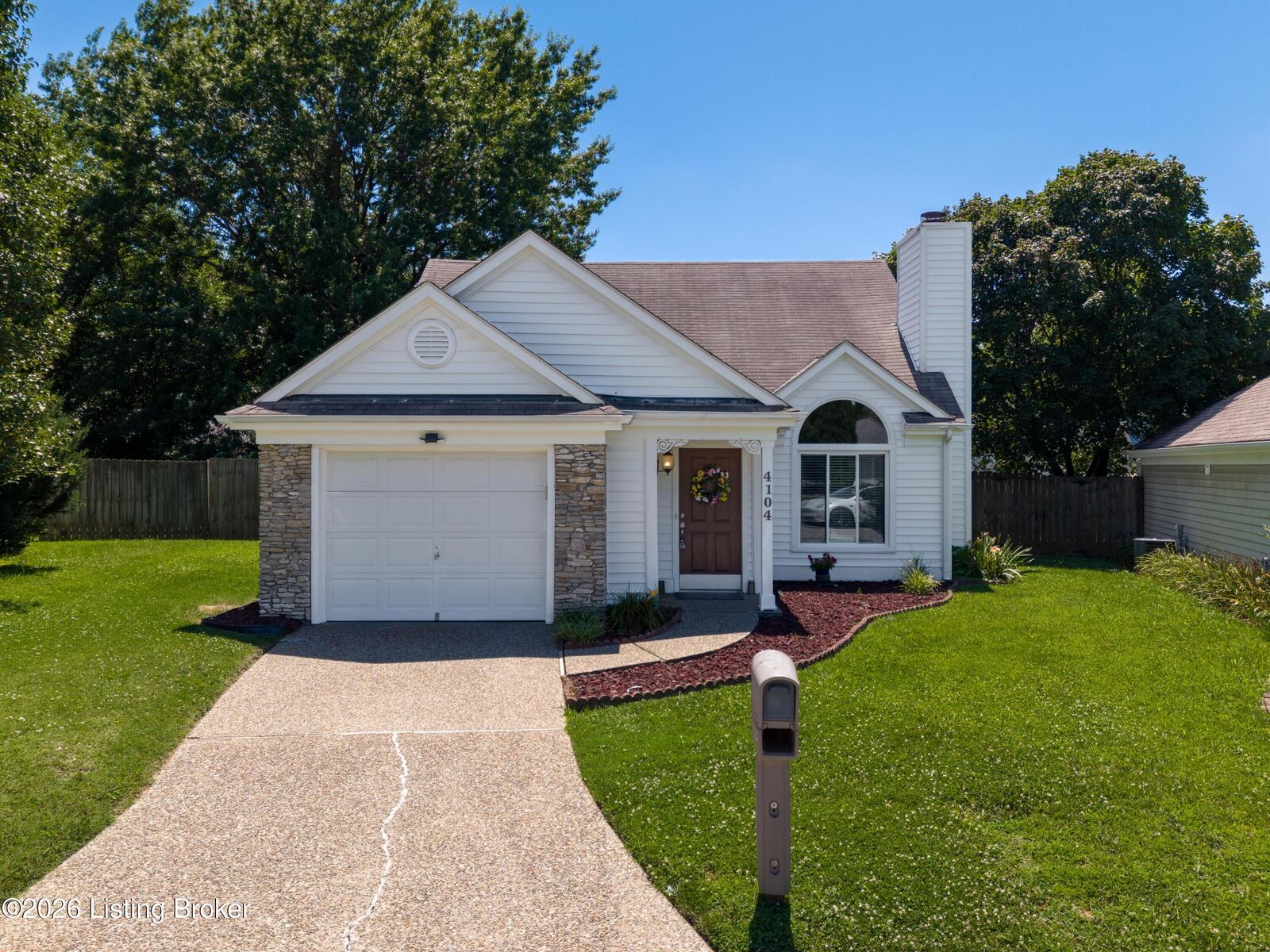 Property Photo: 4104 Bay Pointe Dr KY 40241