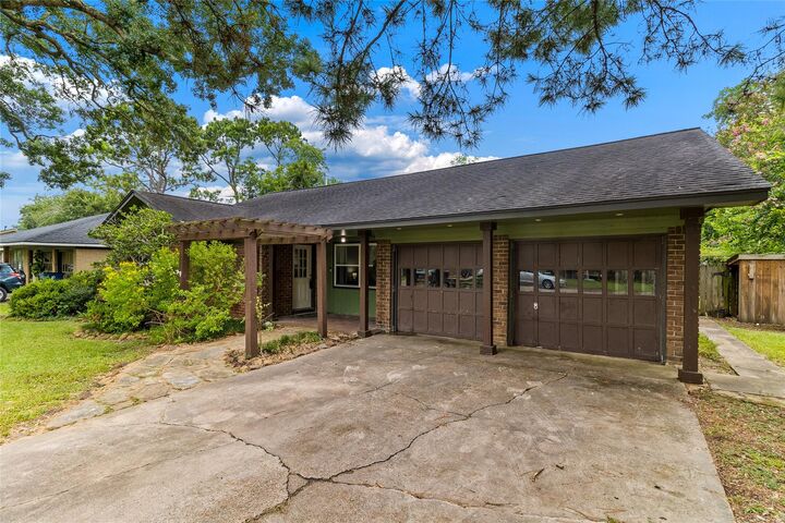 Property Photo:  1413 Lawn Drive  TX 77515 