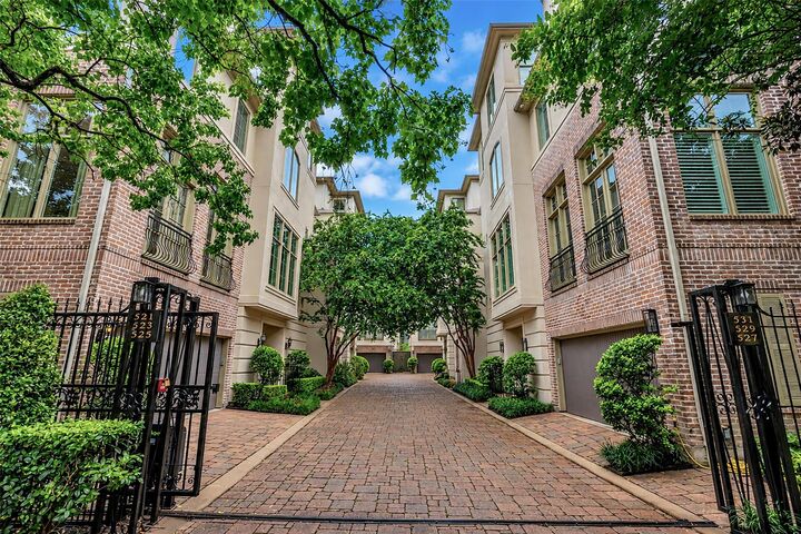 Property Photo:  523 Lovett Boulevard  TX 77006 