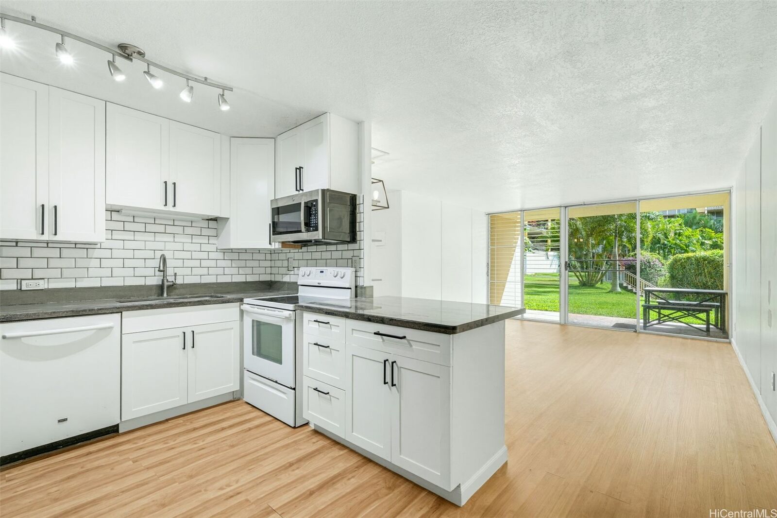 Property Photo:  95-2048 Waikalani Place D102  HI 96789 