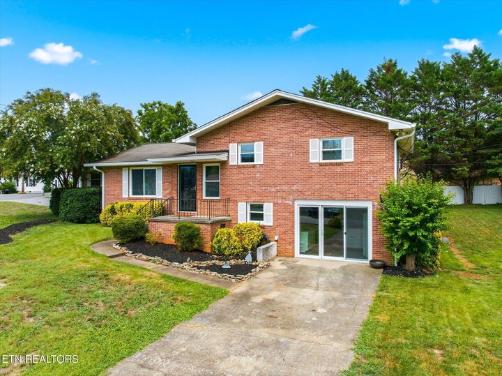 Property Photo: 303 Scott Street St TN 37303