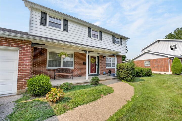 Property Photo:  1527 Bayberry Lane  PA 18018 