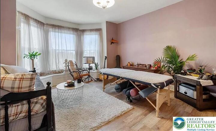Property Photo:  717 W Broad Street 2  PA 18018 
