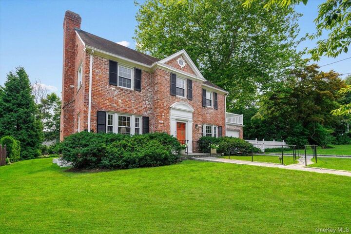 Property Photo:  54 Strathmore Road  NY 10583 