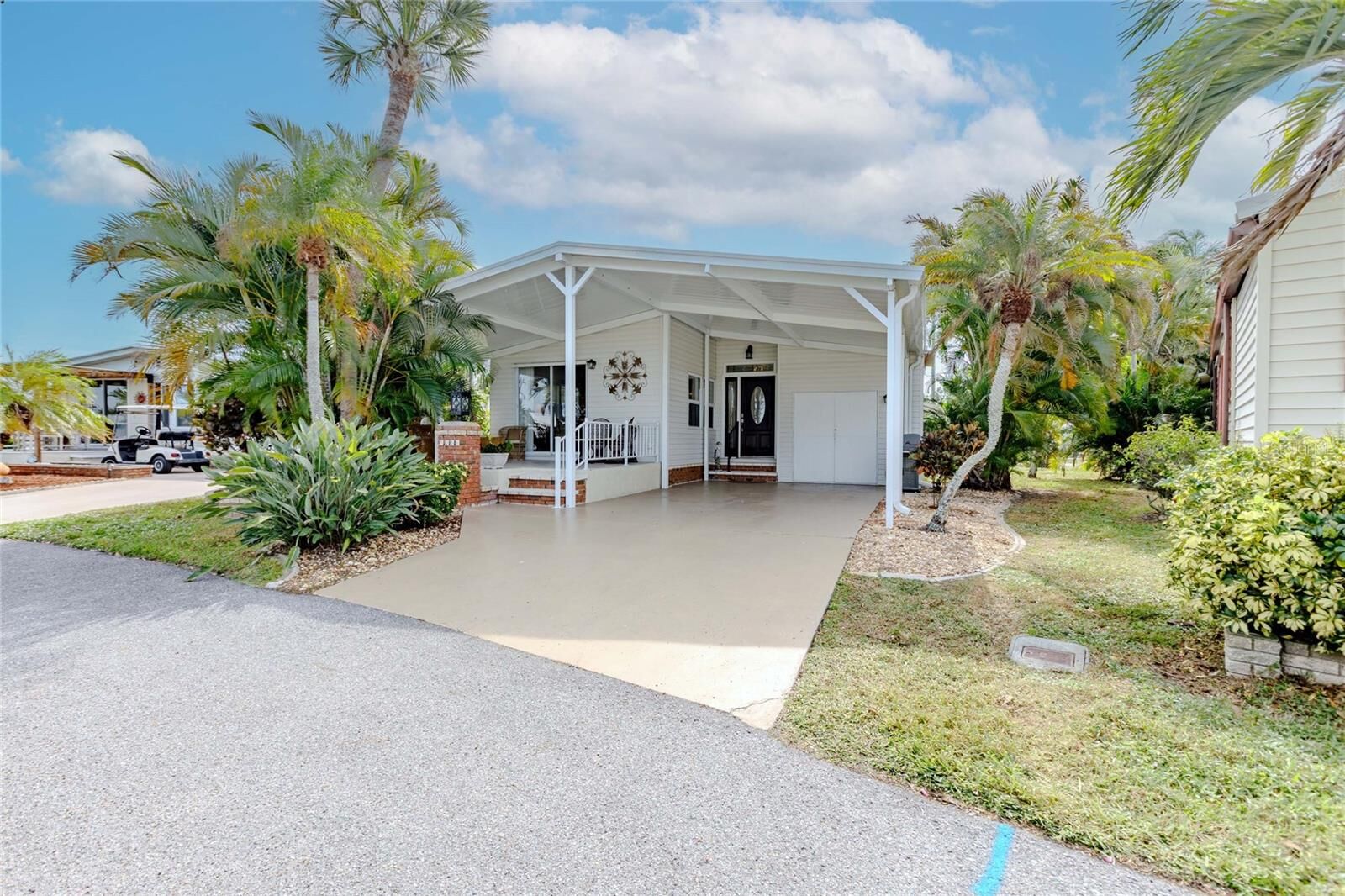 Property Photo: 2100 Kings Highway 1008 FL 33980
