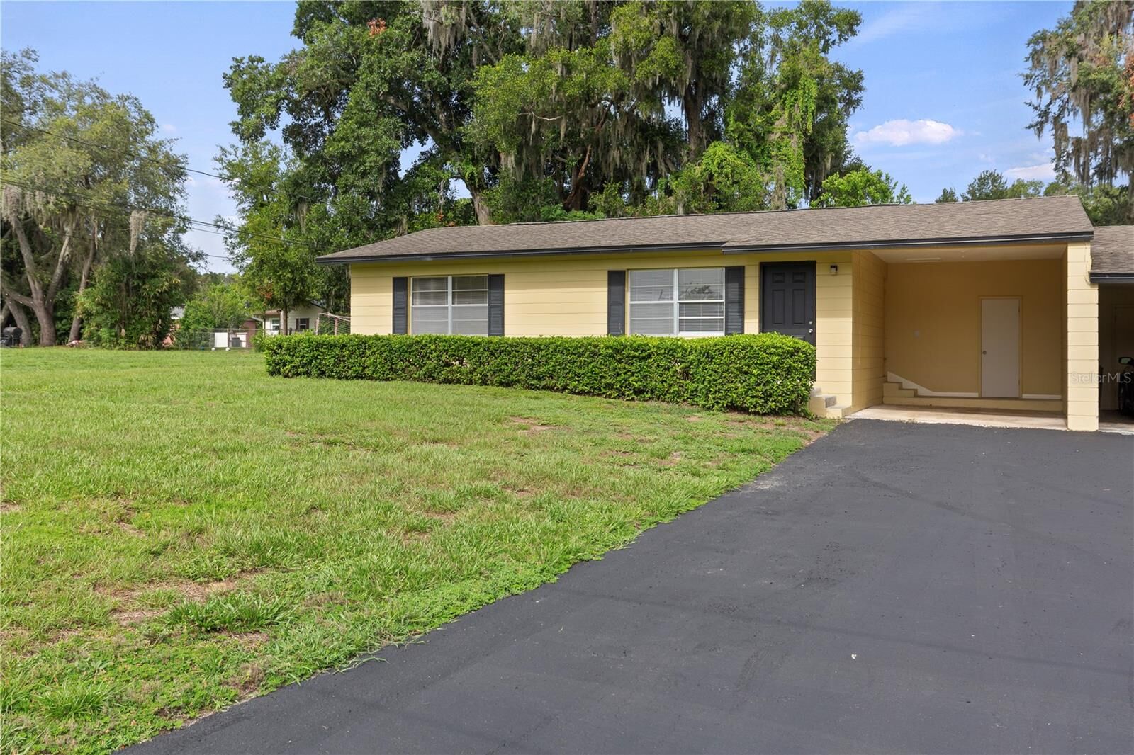 Property Photo:  12215 Leanne Drive  FL 33525 