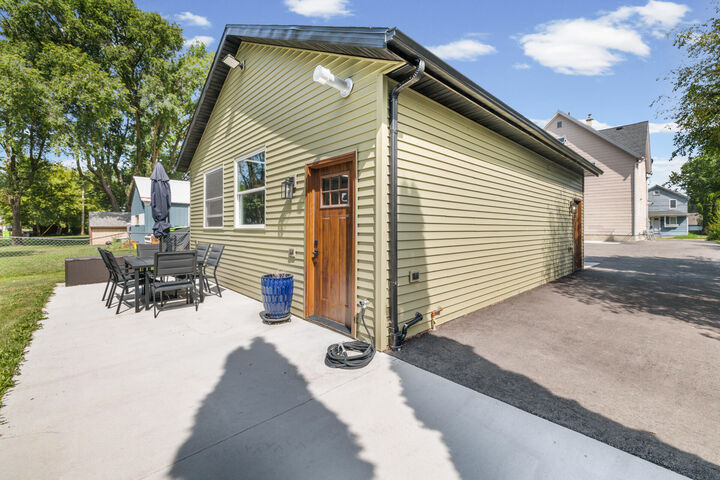 Property Photo:  503 Linden Ave  WI 53027 