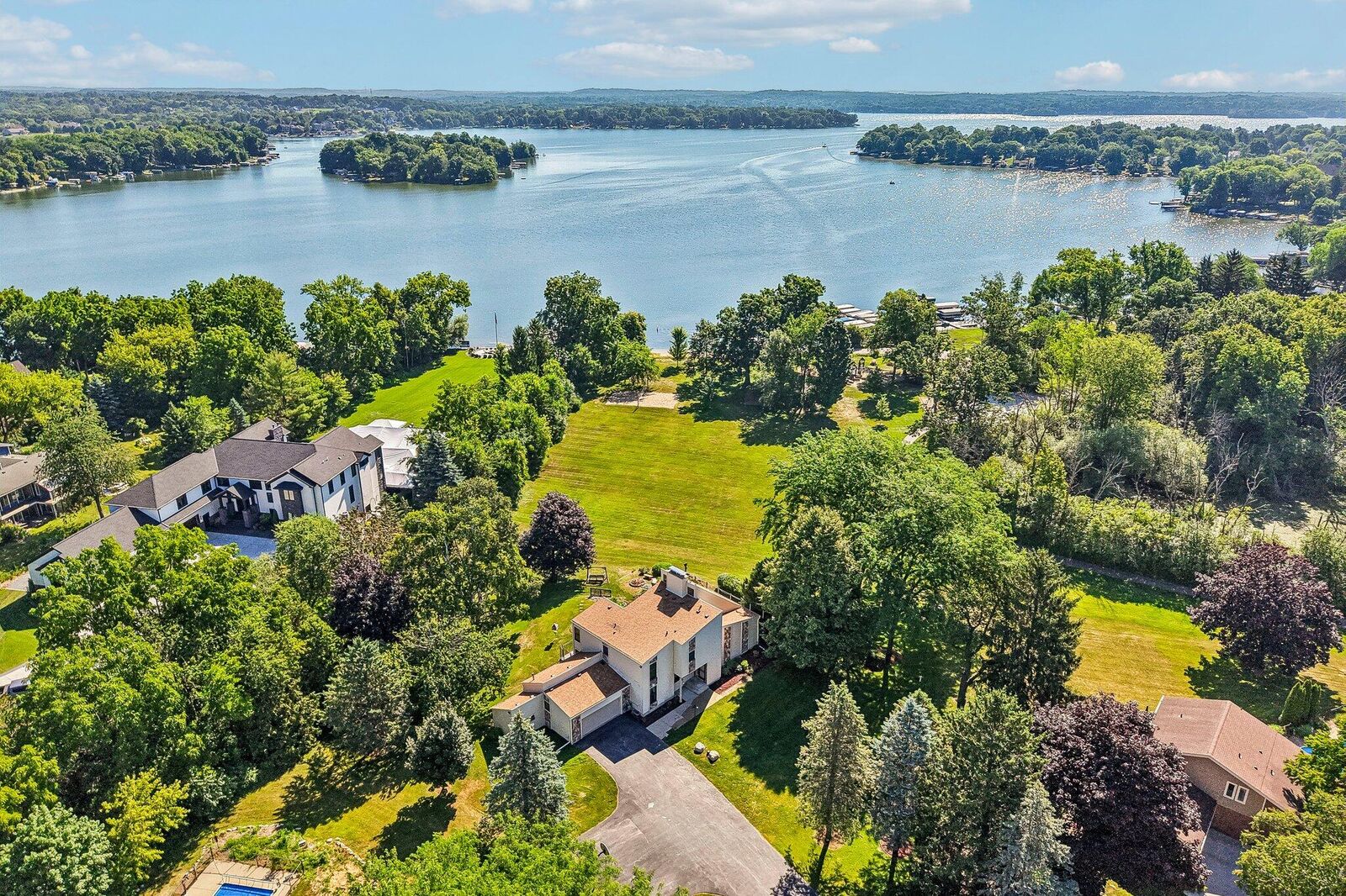 Property Photo:  N61w35366 Mariner Ct  WI 53066 